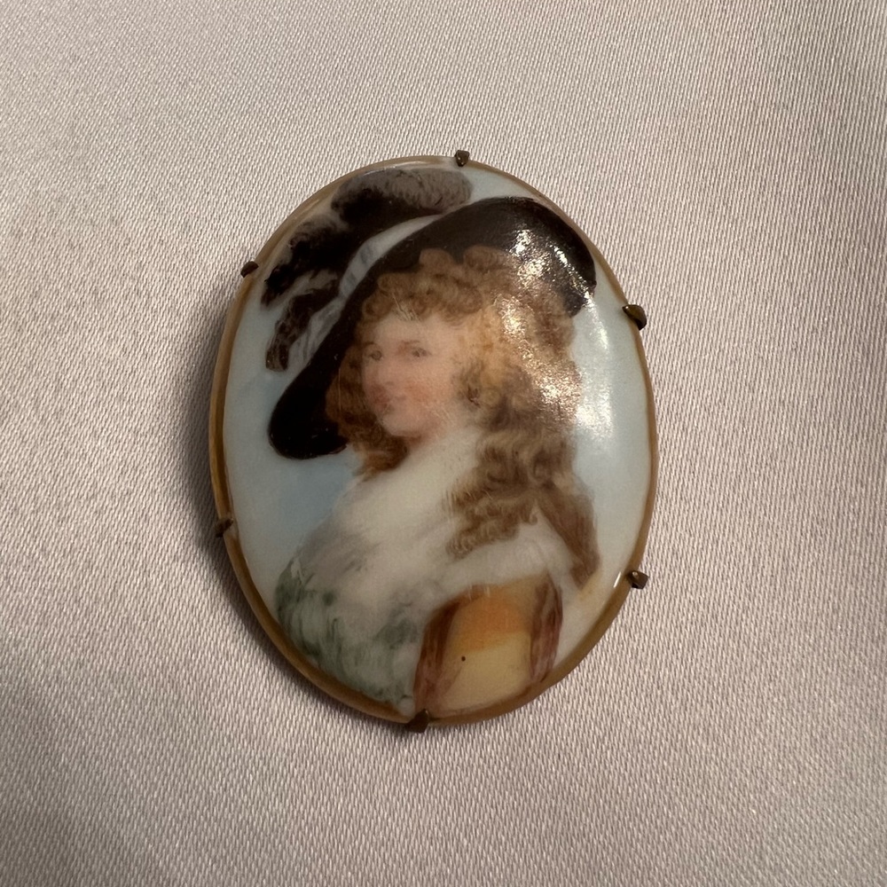 Vintage Cameo Goldtone Hand Painted Brooch Pin.
Possibly Made In France?